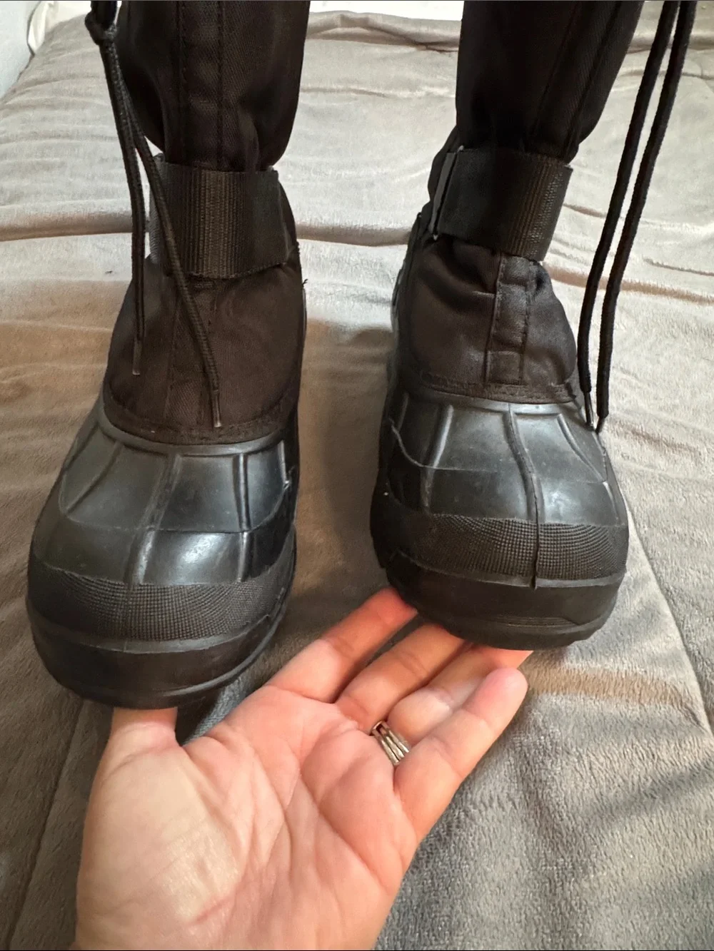 Kamik Black Waterproof Insulated Snow Boots for Men Sz 9M